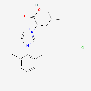 (S)-1-(1-Carboxy-3-methylbutyl)-3-mesityl-1H-imidazol-3-ium chloride - 1798786-48-7
