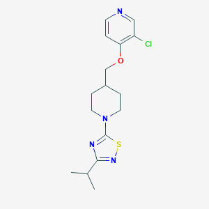 3-chloro-4-({1-[3-(propan-2-yl)-1,2,4-thiadiazol-5-yl]piperidin-4-yl}methoxy)pyridine - 2640972-84-3