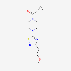 1-cyclopropanecarbonyl-4-[3-(2-methoxyethyl)-1,2,4-thiadiazol-5-yl]piperazine - 2640822-73-5