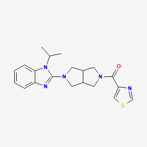 1-(propan-2-yl)-2-[5-(1,3-thiazole-4-carbonyl)-octahydropyrrolo[3,4-c]pyrrol-2-yl]-1H-1,3-benzodiazole - 2548984-52-5