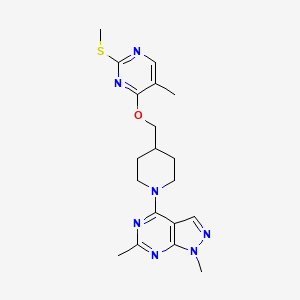 4-[(1-{1,6-dimethyl-1H-pyrazolo[3,4-d]pyrimidin-4-yl}piperidin-4-yl)methoxy]-5-methyl-2-(methylsulfanyl)pyrimidine - 2640873-23-8
