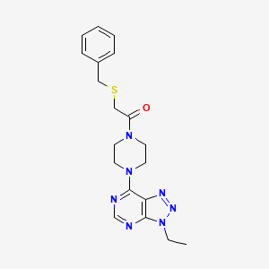 2-(benzylsulfanyl)-1-(4-{3-ethyl-3H-[1,2,3]triazolo[4,5-d]pyrimidin-7-yl}piperazin-1-yl)ethan-1-one - 1058386-56-3
