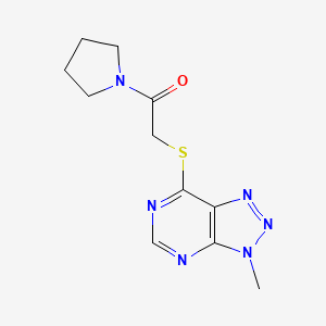 2-({3-methyl-3H-[1,2,3]triazolo[4,5-d]pyrimidin-7-yl}sulfanyl)-1-(pyrrolidin-1-yl)ethan-1-one - 1060184-94-2