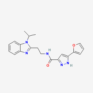 5-(furan-2-yl)-N-{2-[1-(propan-2-yl)-1H-benzimidazol-2-yl]ethyl}-1H-pyrazole-3-carboxamide - 