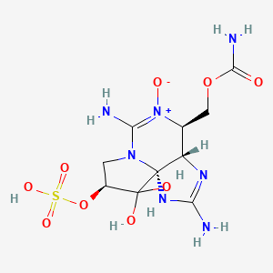 [(3aS,4R,9S,10aS)-2-amino-5,10,10-trihydroxy-6-imino-9-sulfooxy-3a,4,8,9-tetrahydro-1H-pyrrolo[1,2-c]purin-4-yl]methyl carbamate - 