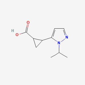 2-[1-(propan-2-yl)-1H-pyrazol-5-yl]cyclopropane-1-carboxylic acid - 1823322-75-3