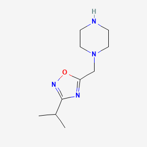 1-{[3-(Propan-2-yl)-1,2,4-oxadiazol-5-yl]methyl}piperazine - 1021286-86-1