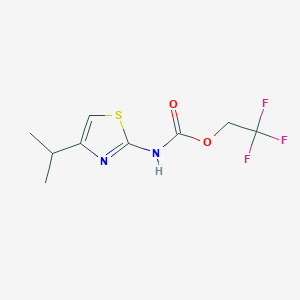 2,2,2-trifluoroethyl N-[4-(propan-2-yl)-1,3-thiazol-2-yl]carbamate - 1477569-89-3