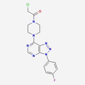 2-chloro-1-(4-(3-(4-fluorophenyl)-3H-[1,2,3]triazolo[4,5-d]pyrimidin-7-yl)piperazin-1-yl)ethanone - 920365-00-0