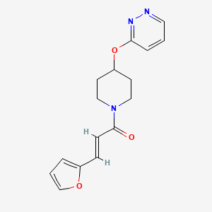 (2E)-3-(furan-2-yl)-1-[4-(pyridazin-3-yloxy)piperidin-1-yl]prop-2-en-1-one - 1798412-56-2